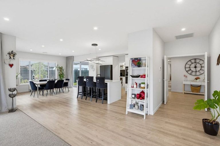Photo of property in 18 Petrel Close, Paraparaumu Beach, Paraparaumu, 5032