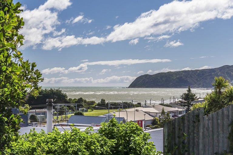 Photo of property in 88a Mana Esplanade, Paremata, Porirua, 5026