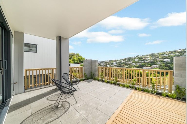 Photo of property in 2/67 Tiketike Way, Brooklyn, Wellington, 6021