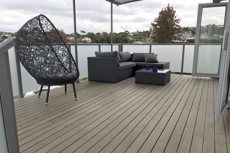 Photo of property in 39 Deverell Place, Northcross, Auckland, 0632