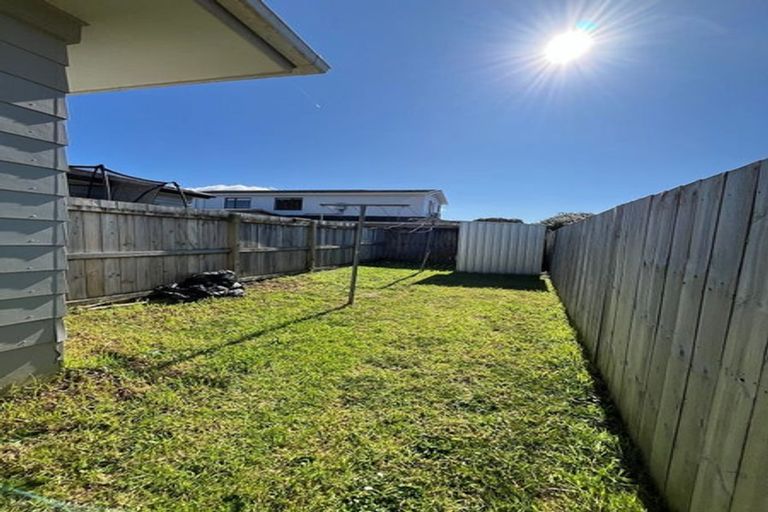 Photo of property in 19 Glennandrew Drive, Half Moon Bay, Auckland, 2012