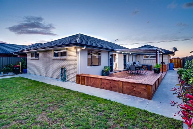 Photo of property in 76 Eriksen Road, Te Awa, Napier, 4110