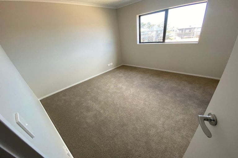 Photo of property in 10 Richard Petterd Way, Swanson, Auckland, 0614