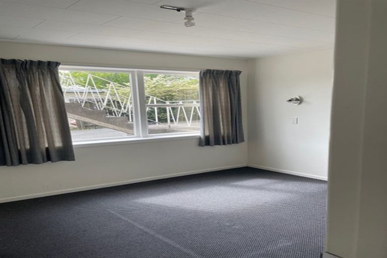 Photo of property in 68 Gladstone Road, Northcote, Auckland, 0627