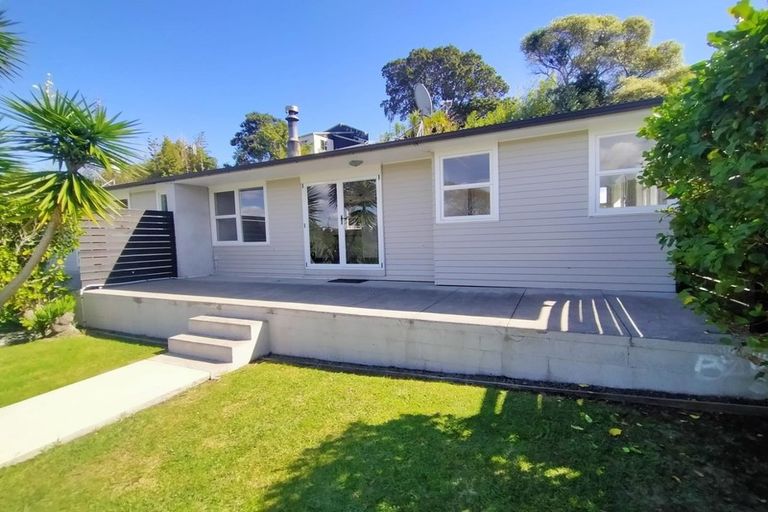 Photo of property in 1/39 St Peters Street, Northcote, Auckland, 0627