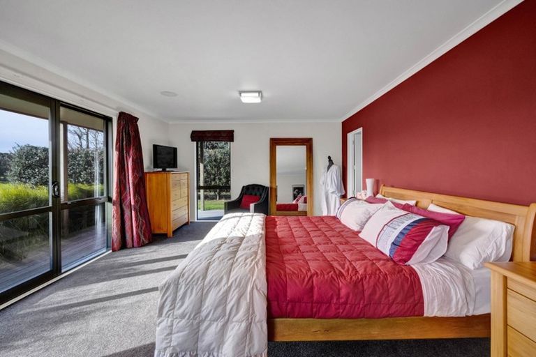Photo of property in 16 Arthur Road, Paraite, New Plymouth, 4373