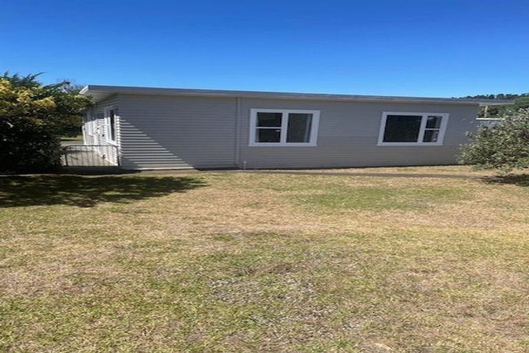 Photo of property in 21 Rauparaha Street, Waikanae Beach, Waikanae, 5036