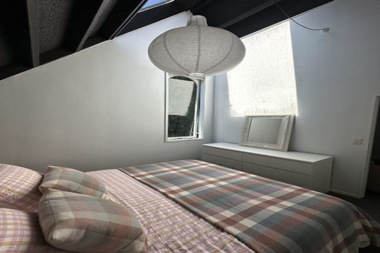 Photo of property in 2/62 South Karori Road, Karori, Wellington, 6012