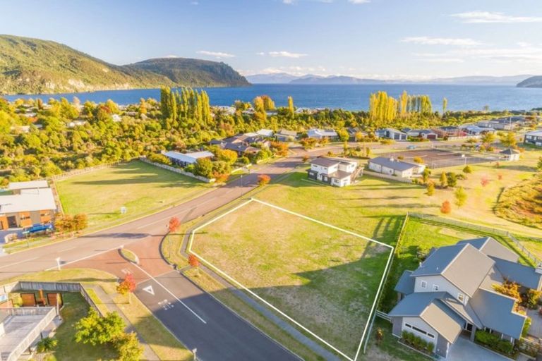 Photo of property in 140 Lisland Drive, Kinloch, Taupo, 3377