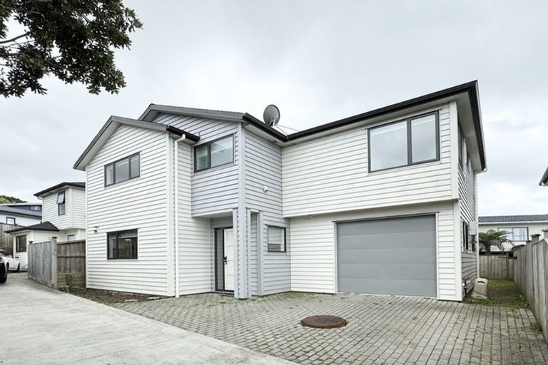 Photo of property in 6b St Catherine Crescent, West Harbour, Auckland, 0618