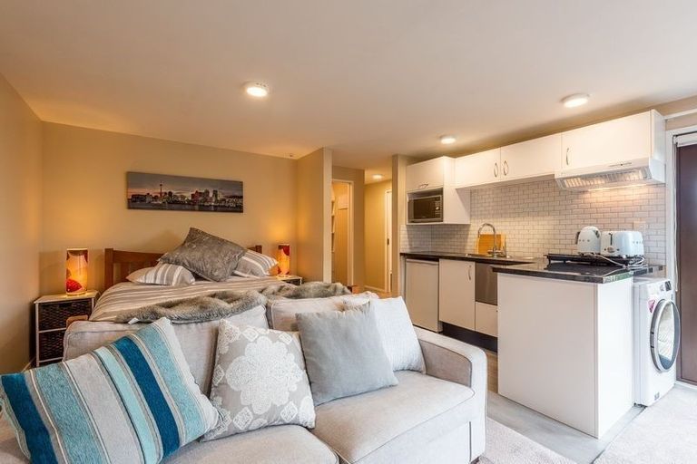 Photo of property in 25 Satara Crescent, Khandallah, Wellington, 6035