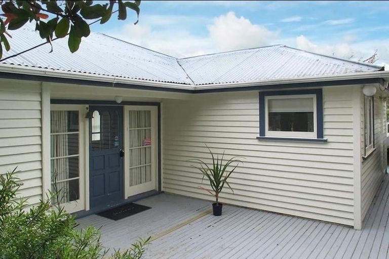 Photo of property in 55 Handyside Street, Tawa, Wellington, 5028