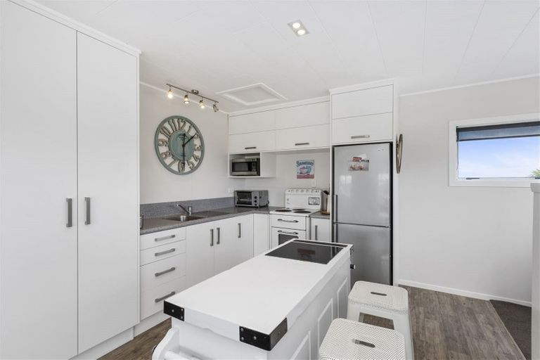 Photo of property in 35 Marine Parade South, Foxton Beach, Foxton, 4815