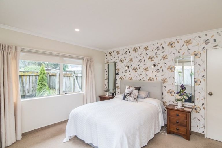 Photo of property in 6 Fleetwood Grove, Waikanae, 5036