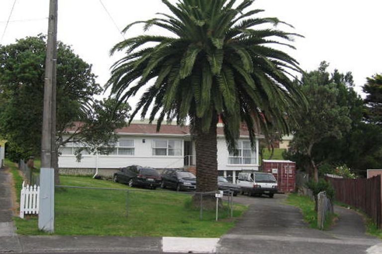 Photo of property in 6 Mackwood Place, Birkdale, Auckland, 0626