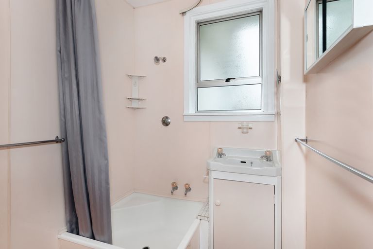 Photo of property in 15 Hillary Crescent, Upper Riccarton, Christchurch, 8041