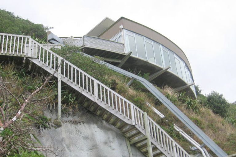 Photo of property in 114 The Esplanade, Houghton Bay, Wellington, 6023