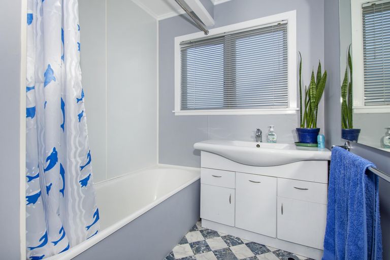 Photo of property in 57 Sherwood Road, Onerahi, Whangarei, 0110