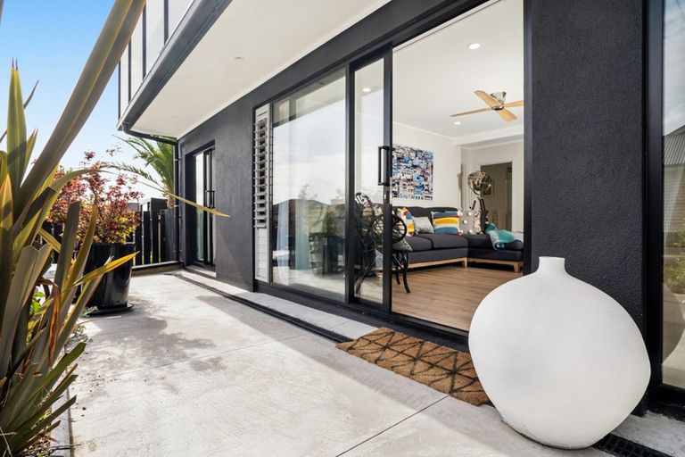 Photo of property in 82 Bay Street, Red Beach, 0932