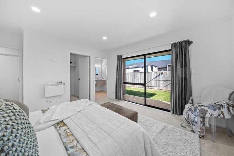 Photo of property in 1 Molesworth Street, Carterton, 5713