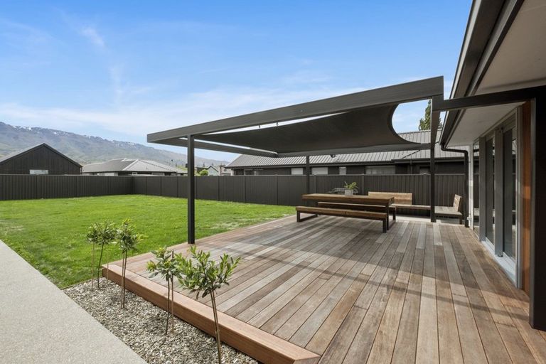 Photo of property in 42 Stratford Drive, Mount Pisa, Cromwell, 9383