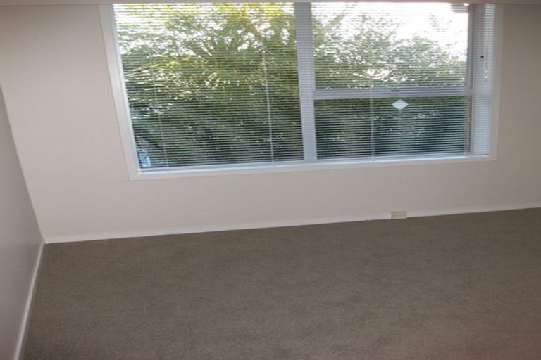 Photo of property in 1/8 Tobruk Crescent, Milford, Auckland, 0620