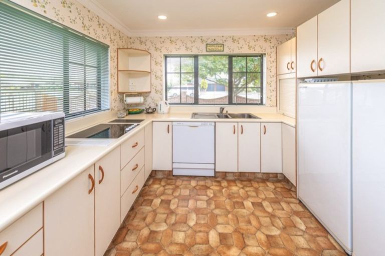 Photo of property in 10 Saint Helens Place, Tawhero, Whanganui, 4501