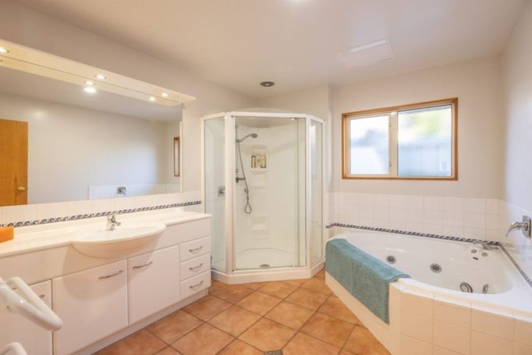 Photo of property in 6 Somerton Rise, Westmorland, Christchurch, 8025