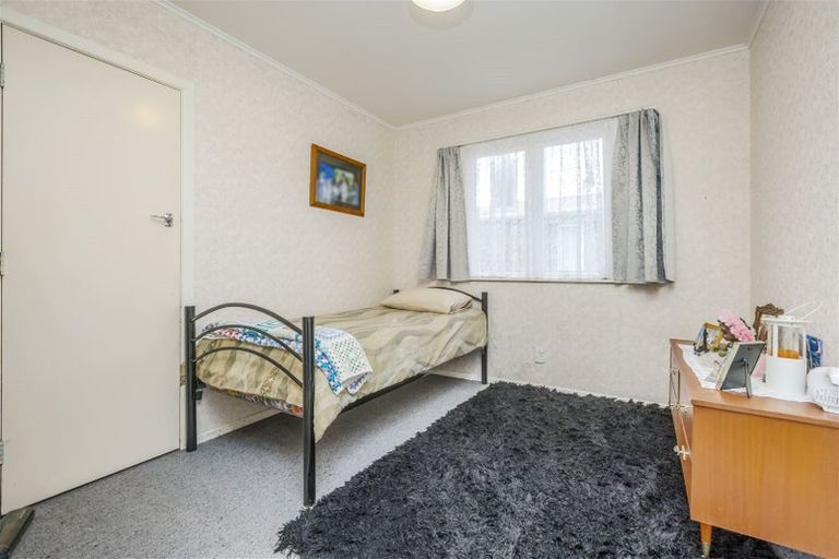 Photo of property in 12 Kerry Place, Papakura, 2110