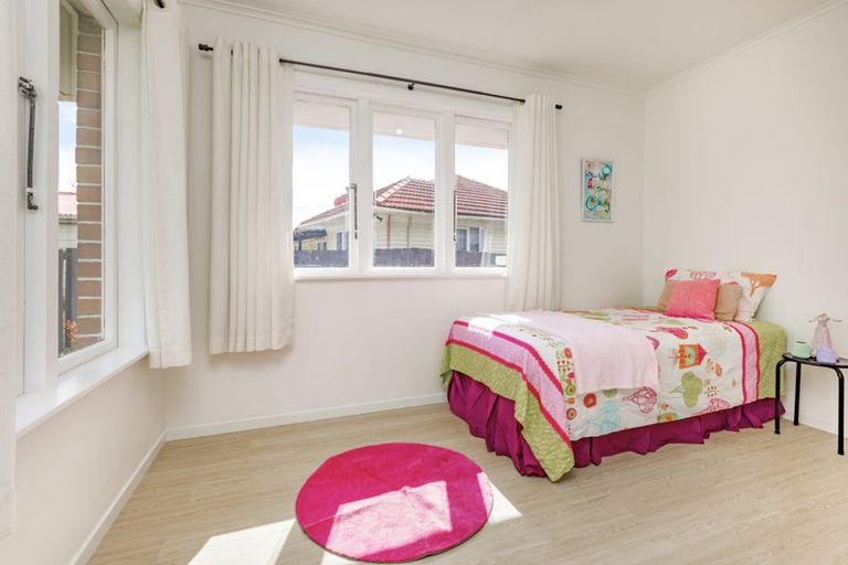 Photo of property in 22a Sutton Crescent, Papakura, 2110