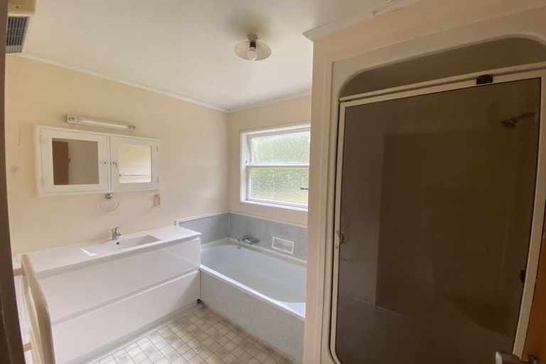 Photo of property in 23 Oriel Avenue, Tawa, Wellington, 5028