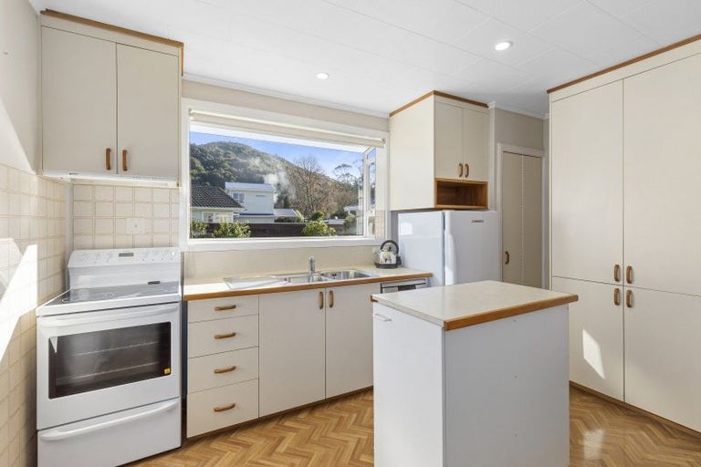 Photo of property in 51 Holdsworth Avenue, Trentham, Upper Hutt, 5018