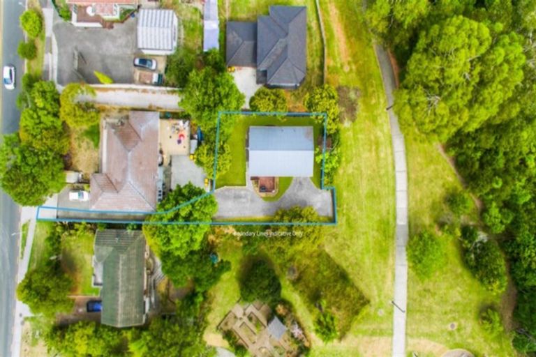 Photo of property in 2/123 Millbrook Road, Sunnyvale, Auckland, 0612