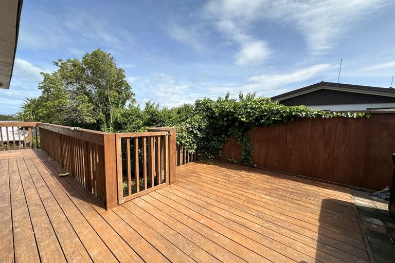 Photo of property in 16a Brian Crescent, Stanmore Bay, Whangaparaoa, 0932