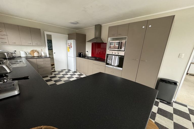 Photo of property in 42 Edgecombe Street, Newlands, Wellington, 6037