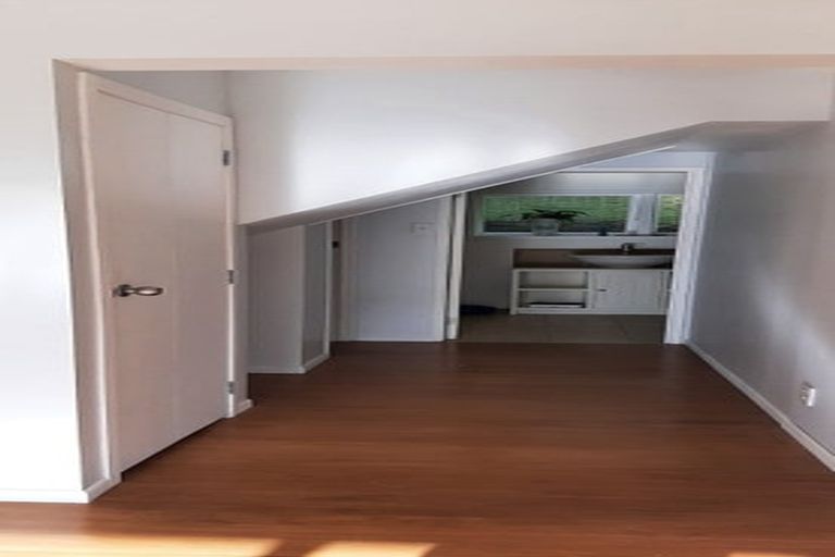 Photo of property in 95 Cornwallis Road, Cornwallis, Auckland, 0604