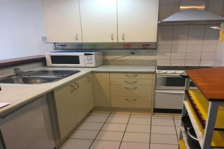 Photo of property in Terrace Heights Apartments, 5b/163 The Terrace, Wellington Central, Wellington, 6011