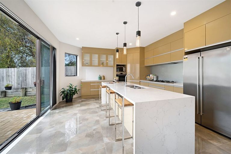 Photo of property in 74b Stamford Park Road, Mount Roskill, Auckland, 1041