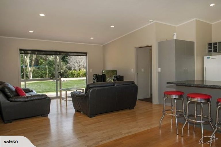 Photo of property in 10 Taunui Place, Cooks Beach, Whitianga, 3591