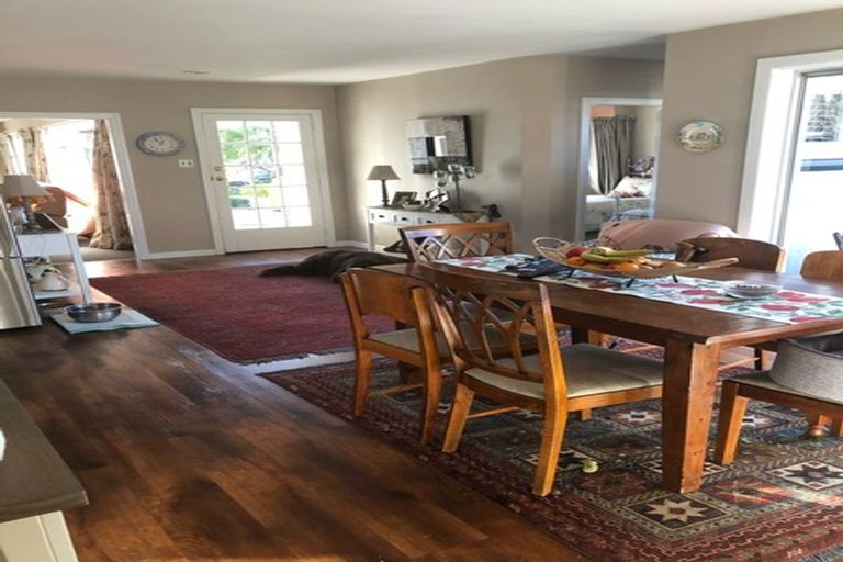 Photo of property in 19 Middlepark Road, Sockburn, Christchurch, 8042