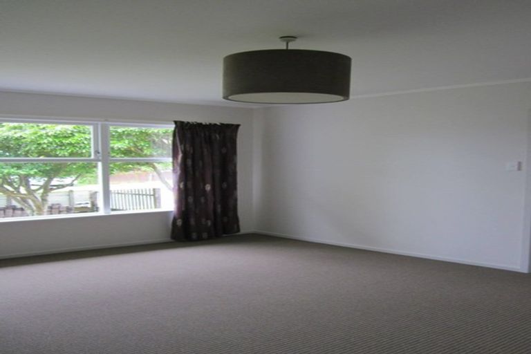 Photo of property in 40 Farquhar Road, Glendene, Auckland, 0602