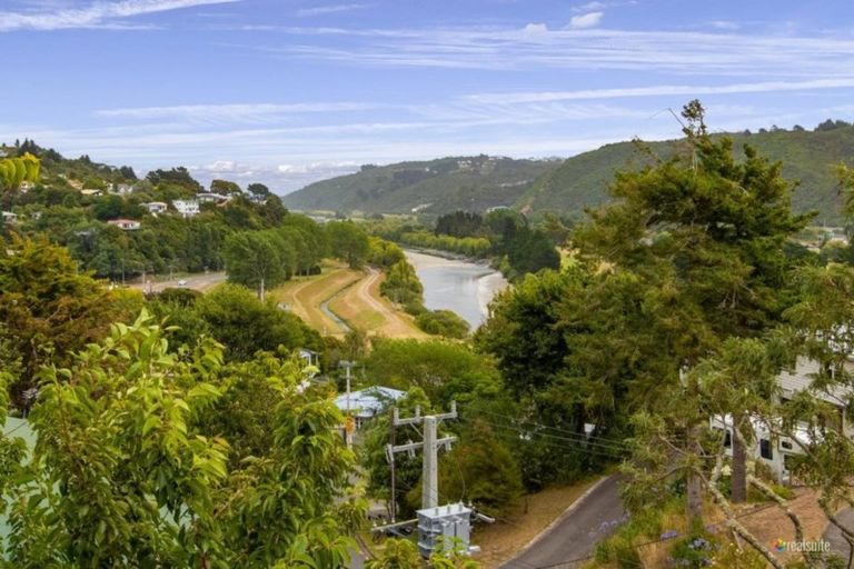 Photo of property in 16 Manor Drive, Stokes Valley, Lower Hutt, 5019