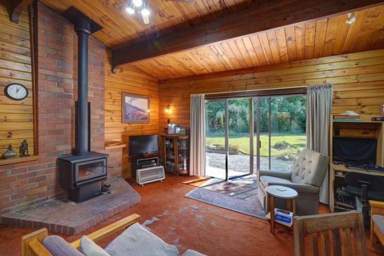 Photo of property in 20 Woodend Road, Woodend, 7610