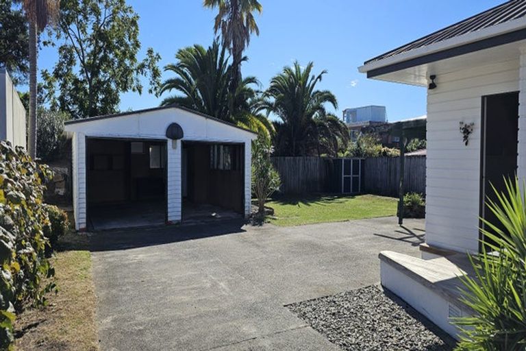 Photo of property in 43 Ngatai Road, Otumoetai, Tauranga, 3110