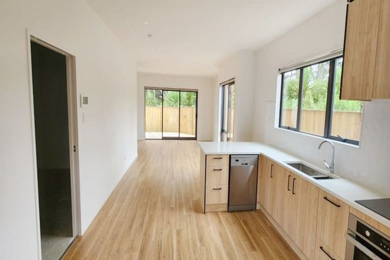 Photo of property in 22 Korokio Lane, Henderson, Auckland, 0612