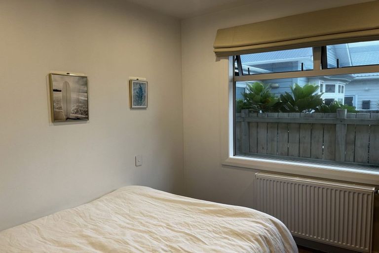 Photo of property in 201 Onepu Road, Lyall Bay, Wellington, 6022