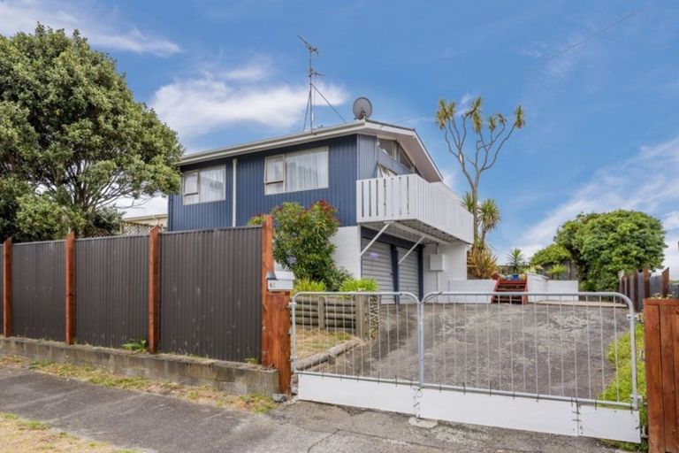 Photo of property in 62 Toi Street, Otaki Beach, Otaki, 5512