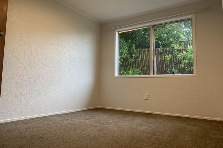 Photo of property in 14 Kilcar Place, Massey, Auckland, 0614