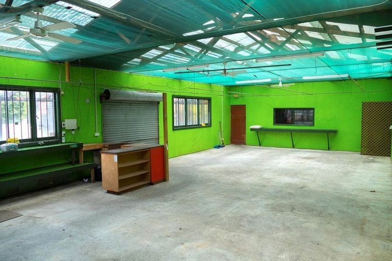 Photo of property in 316 Henderson Valley Road, Henderson Valley, Auckland, 0612