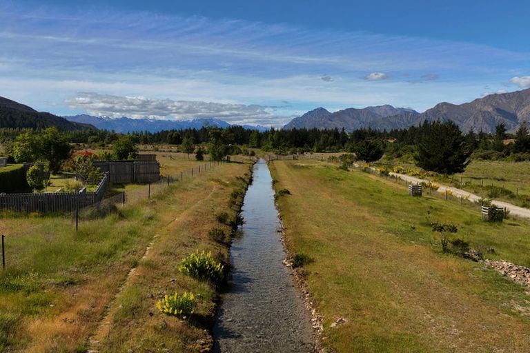 Photo of property in 22 Grayburn Lane, Albert Town, Wanaka, 9382